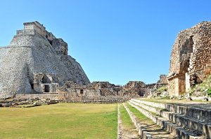 image ruines_pyramide.jpg (0.1MB)