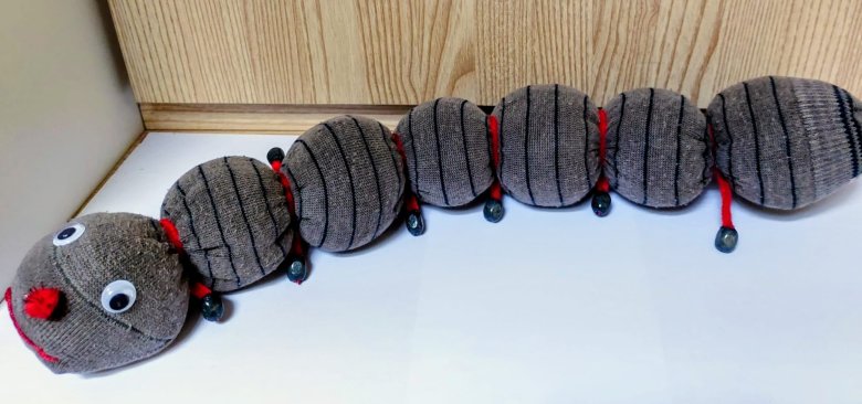 Atelier recycl'chaussette : la chenille